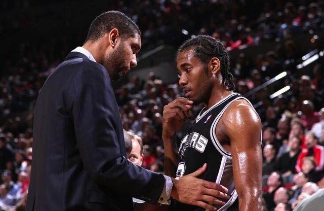 没有技巧全是感情，弗兰克告别演讲深情演唱《月亮代表我的心》（不靠技巧只凭真情：弗兰克在告别演讲中深情献唱《月亮代表我的心）